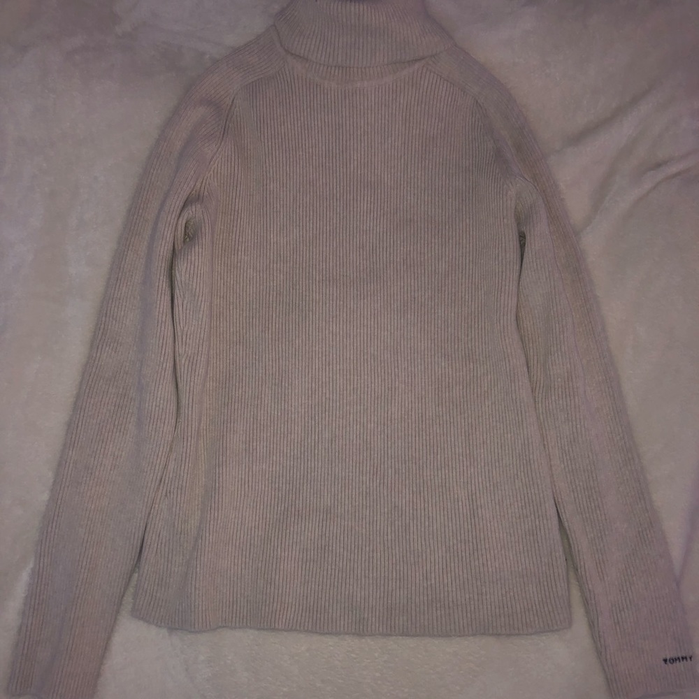 tommy hilfigher turtle neck super cute !